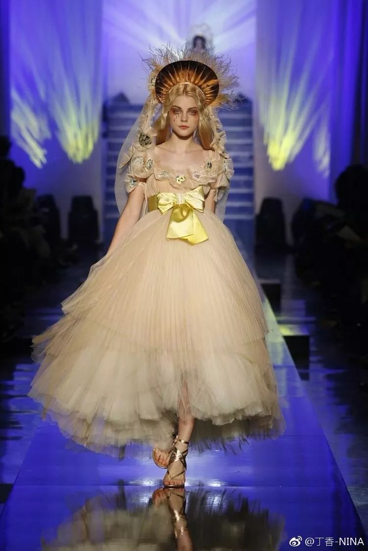 礼服怎么画好看仙气用彩铅,马克笔和彩铅裙子上色教程