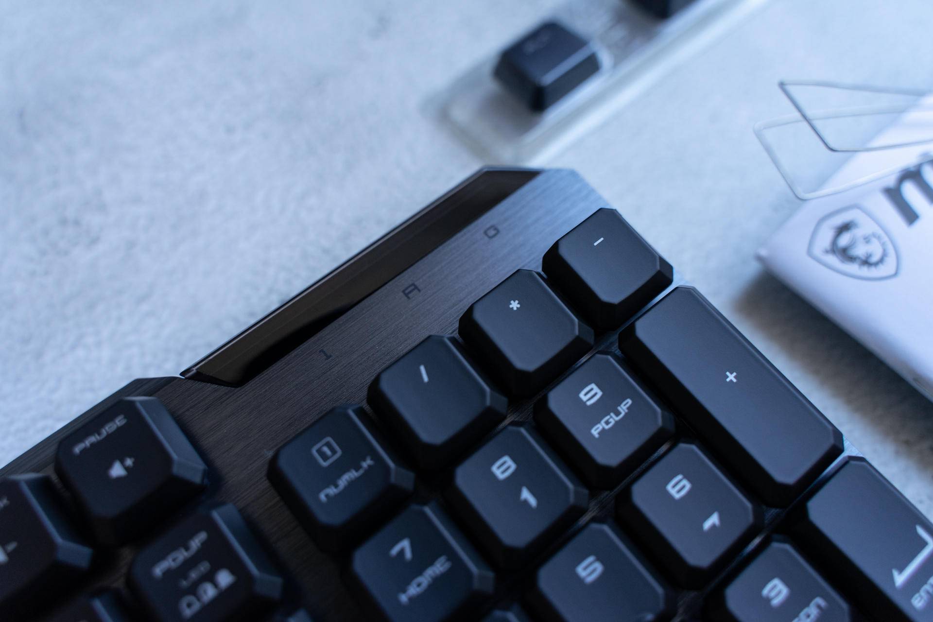 你觉得机械键盘黑轴好还是茶轴,机械键盘推荐茶轴黑轴