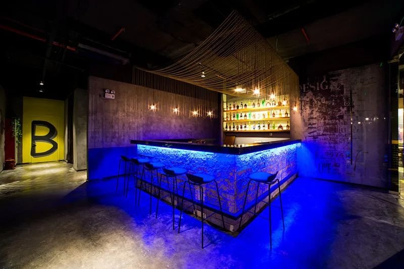 轰趴馆里的小型ktv多少钱,酒店式公寓轰趴棋牌馆