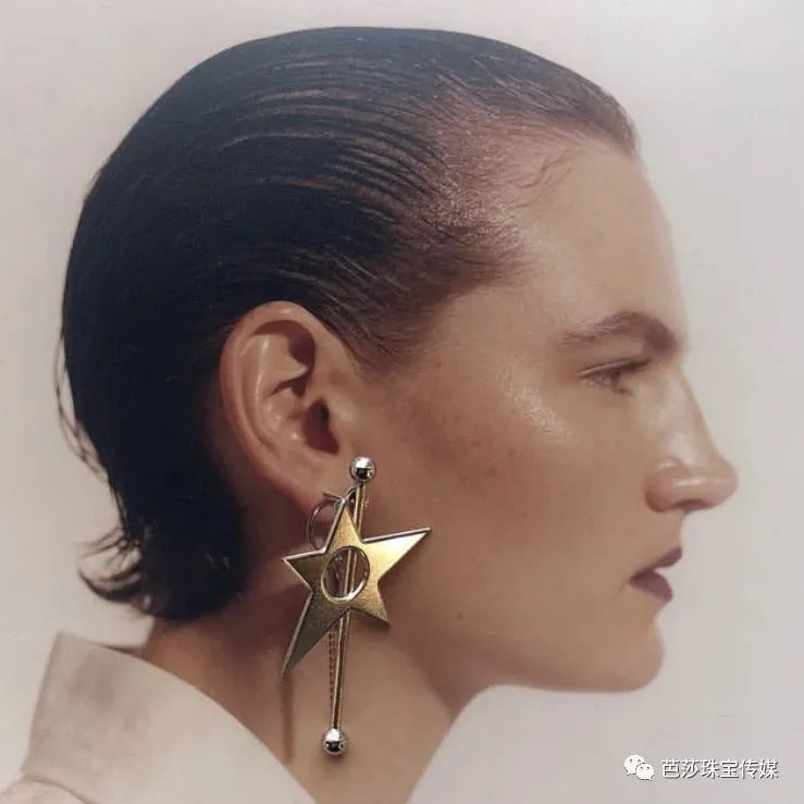 夏日拒绝甜腻，JustinClenquet给你一点酷感套路