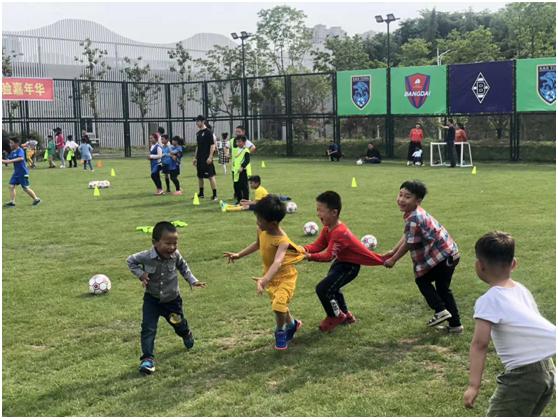 2019“民丰银行”宿迁市体育社团*党**委六进公益行走进市鼎足体育俱乐部
