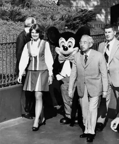 1949年梦露老照片,100张罕见的名人年轻时候的照片