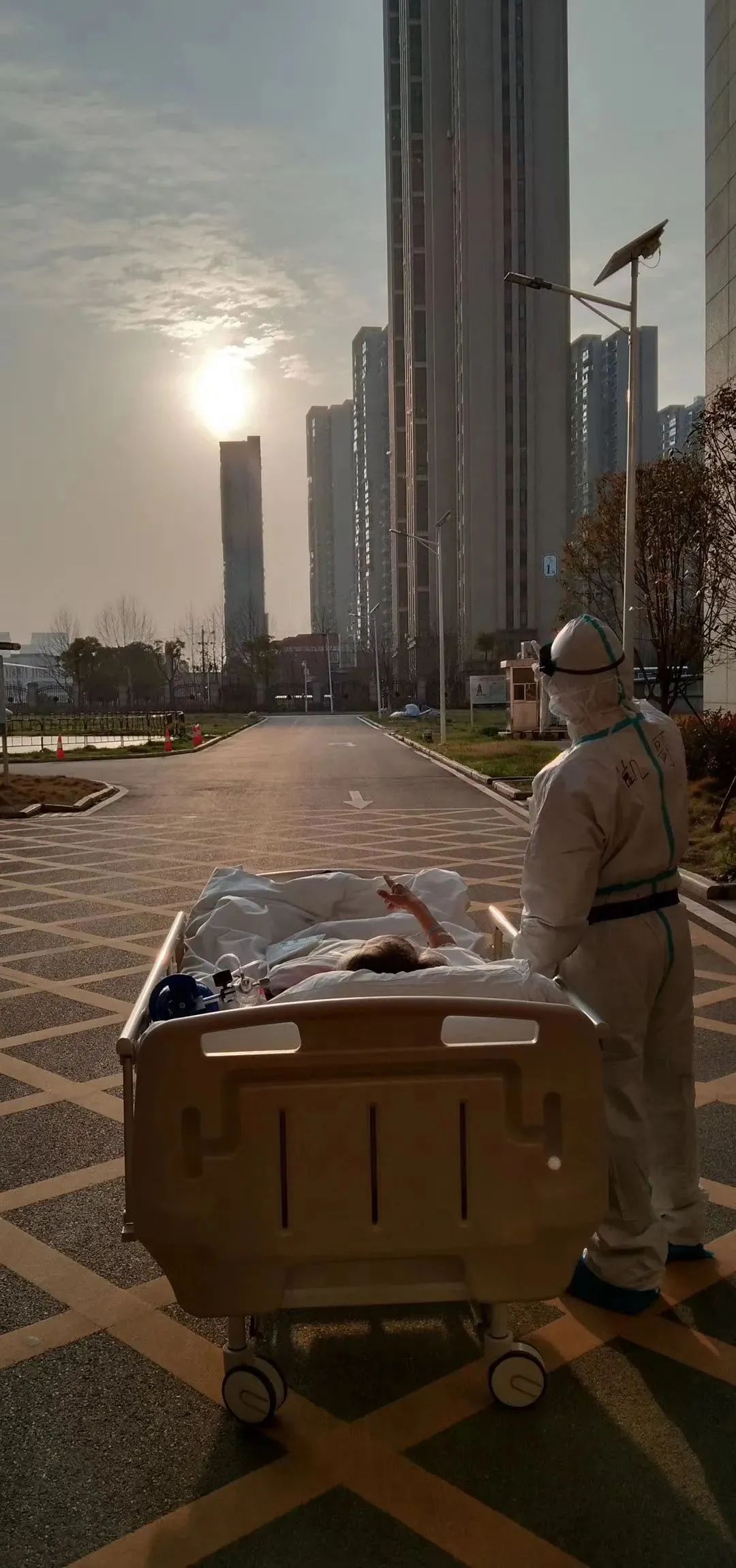 我在淘宝为医生们备好了“软猬甲”：希望这件衣服的销量为0