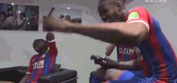 曼联球探报告：把英超边锋们防到怀疑人生，万比萨卡到底有多强？