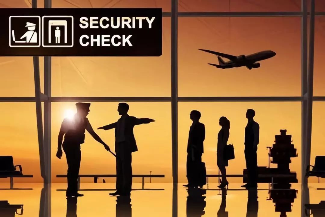 进机场安检要关注什么问题,安检流程及关注事项