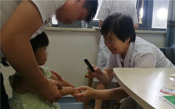 ​健康扶贫下基层京津冀皮肤病专家公益巡诊走进滦南县医院