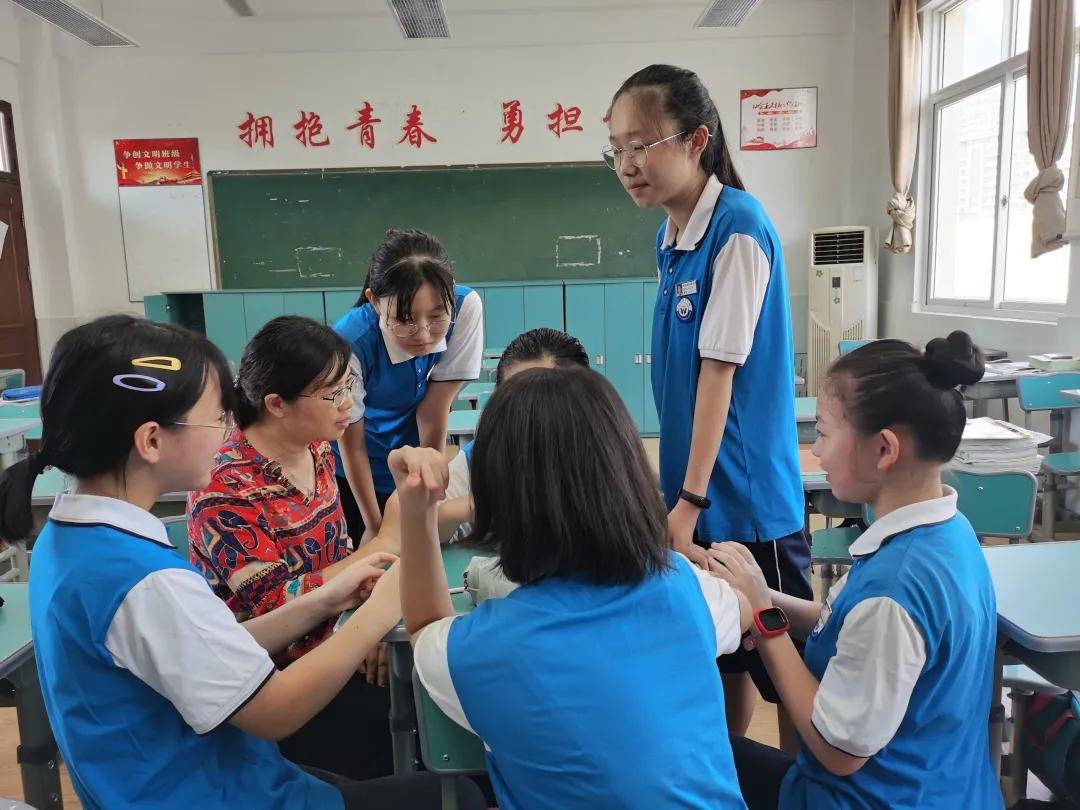 舟山定海教育丨「我和我的学生」书架角落的一朵“小花”