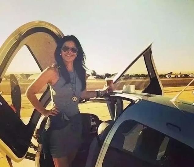 50岁带3娃还成功收服世界首富，她才不是傻白甜，手段高过邓文迪