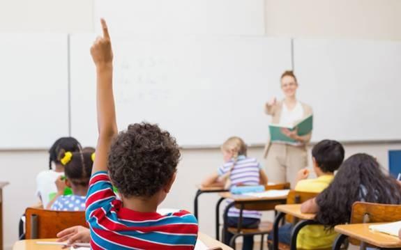 孩子上课不敢发言要怎么鼓励,孩子胆子小不敢说话怎么锻炼