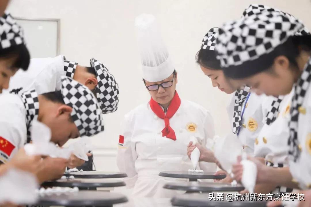 烘焙学校推荐零基础学烘焙全套,想学烘焙怎么选专业