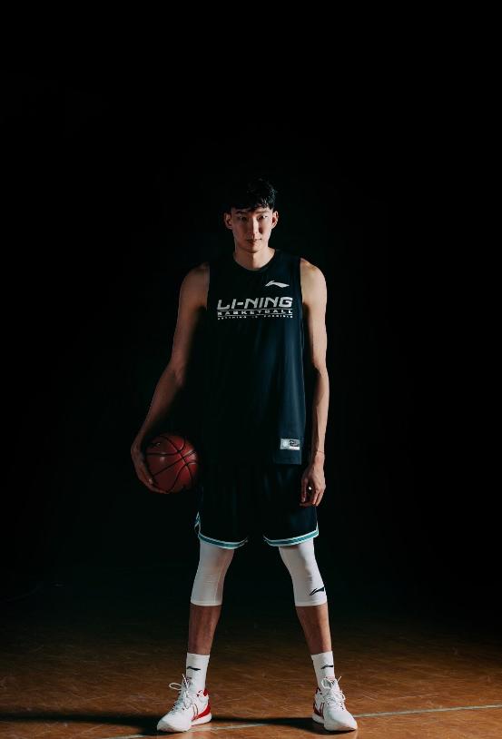 击碎谣言！周琦签约李宁征战澳洲联赛球迷：兑现承诺的真男人