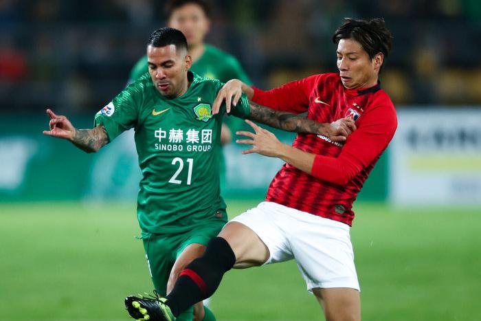 裁判抢镜,裁判无视巴萨禁区犯规手球