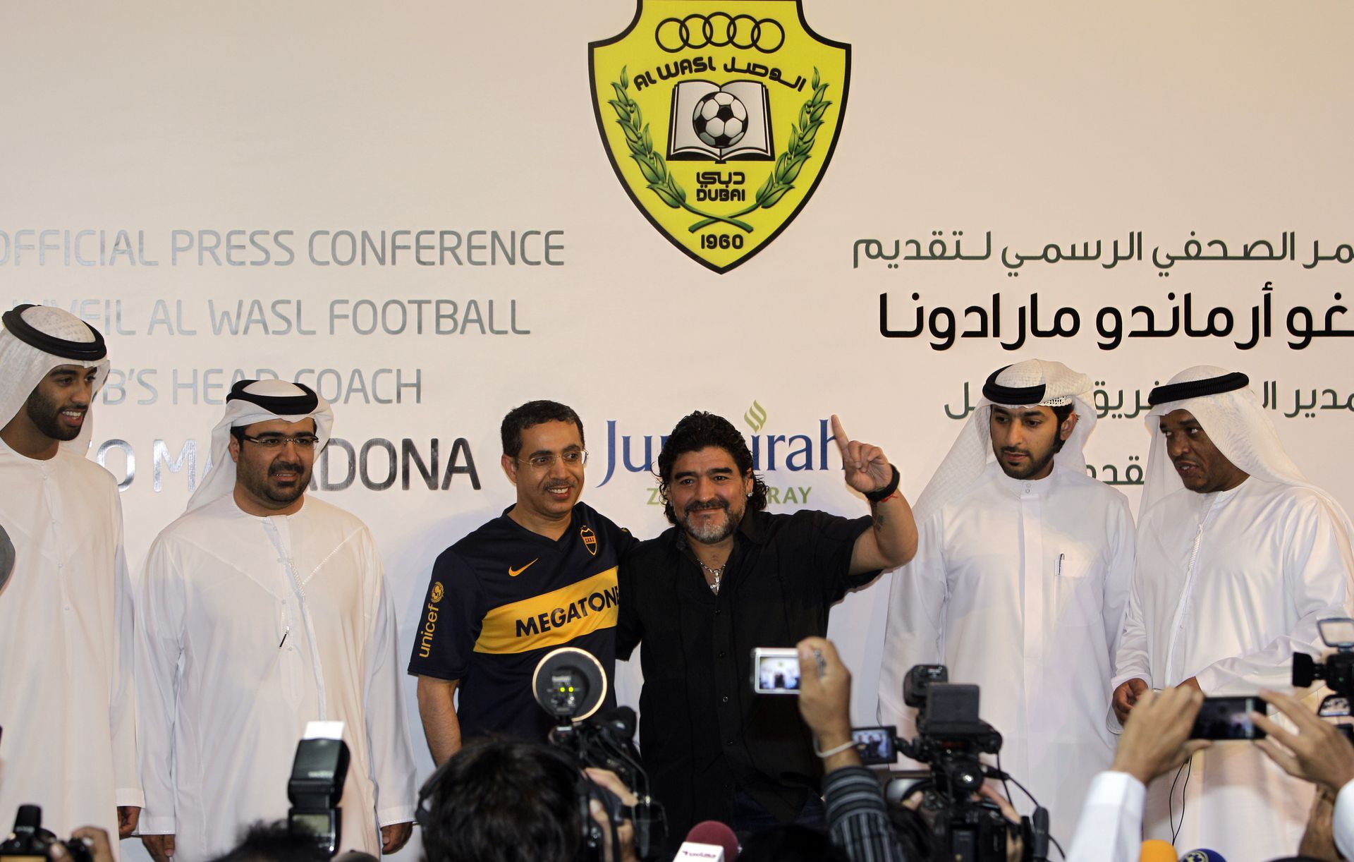 马拉多纳为什么一半天使一半魔鬼,一代球王迭戈马拉多纳