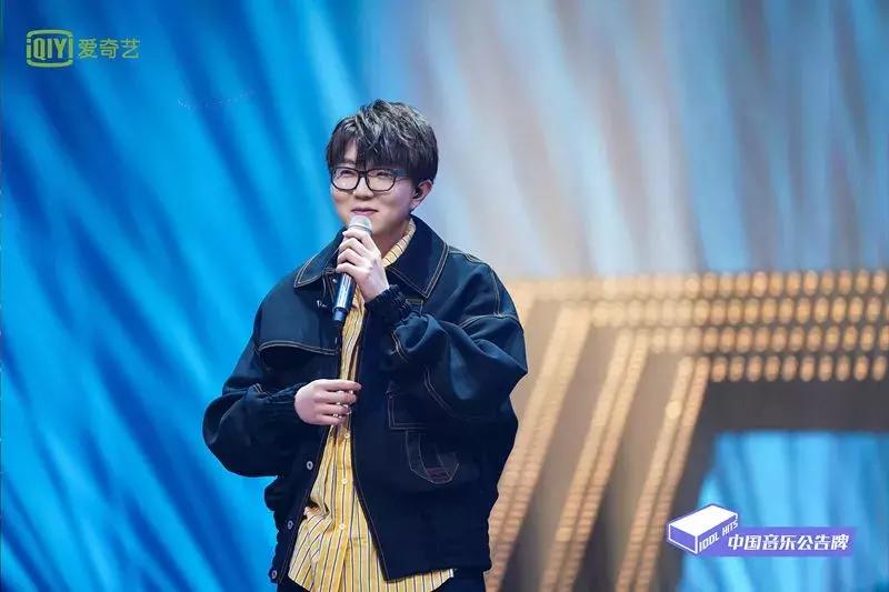 王源下颌骨脱位哭了,王源下颌骨脱位表演