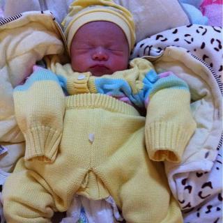 新生儿怕热还是怕冷,新生婴儿到底怕热还是怕冷