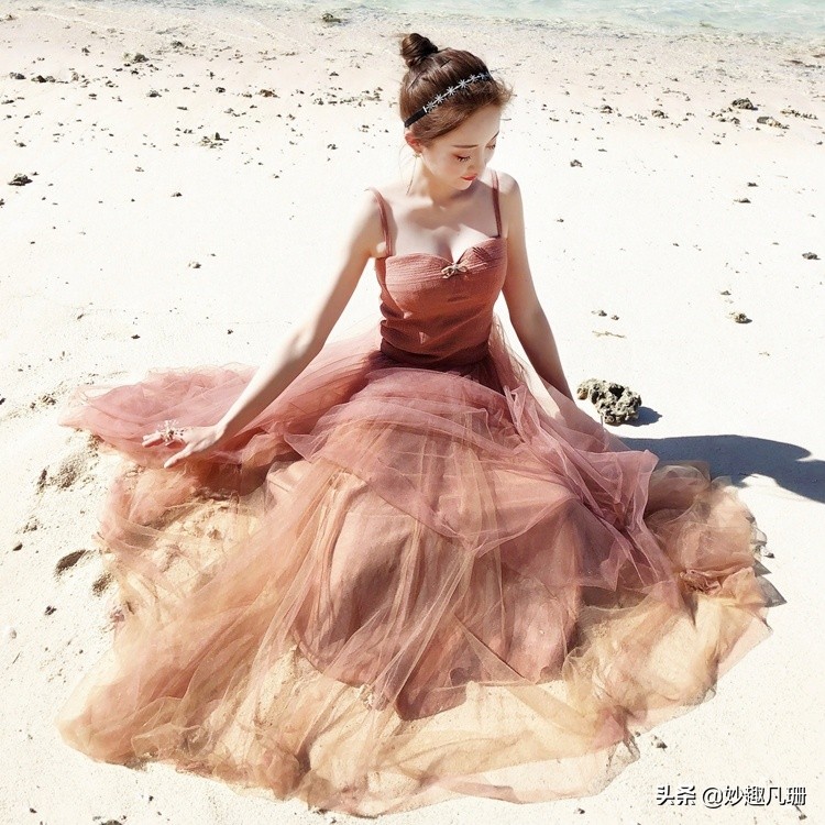 高端年会气质礼服推荐高级感,华丽设计感年会时尚轻奢高级礼服
