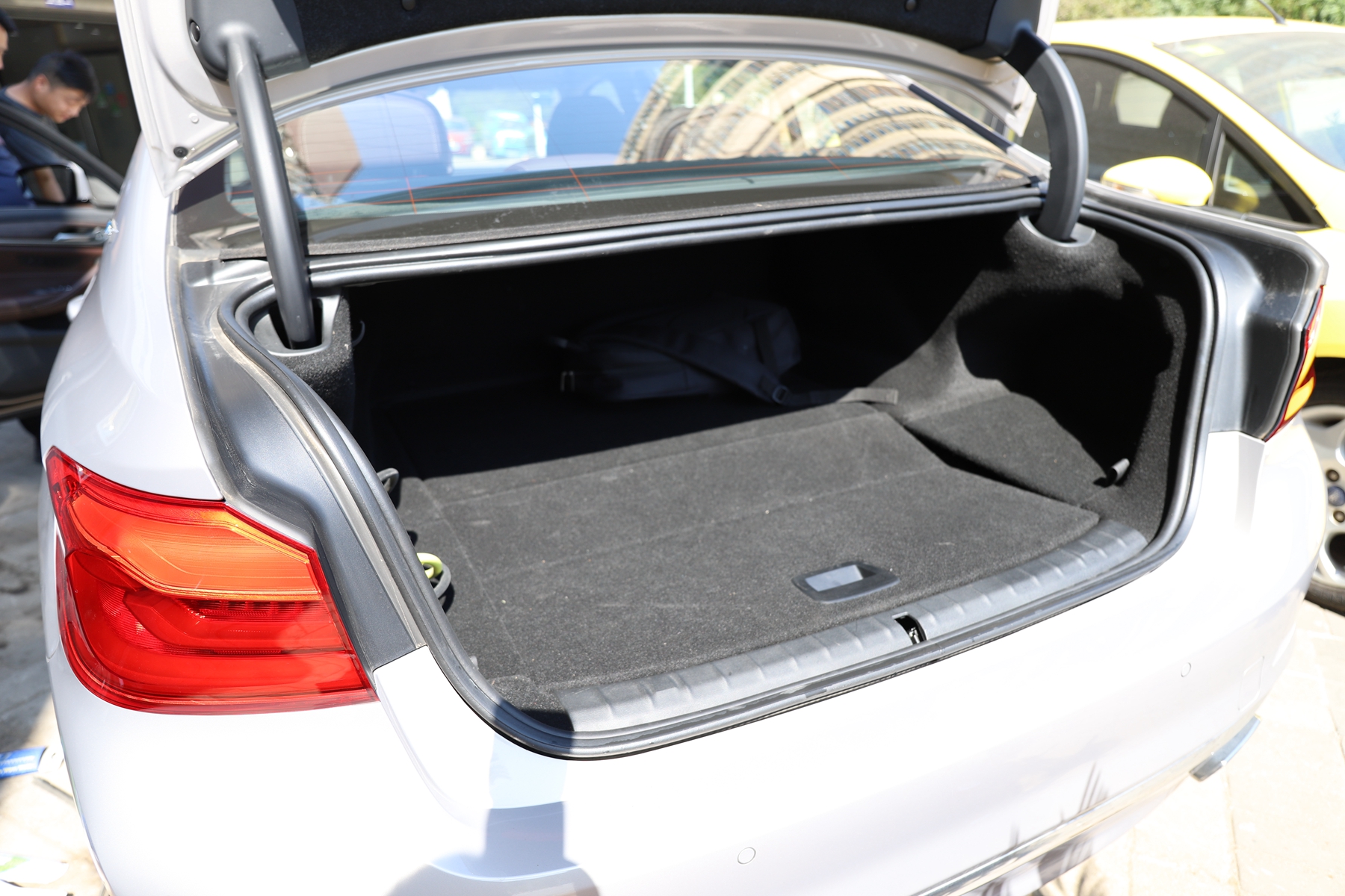 这一代宝马5系操控感怎样,宝马5系直列6缸2.5发动机油耗高