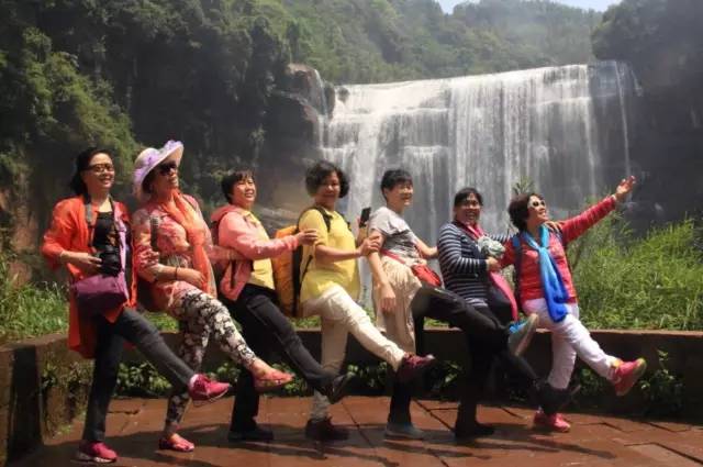 60岁老人旅游被骗 (老年人跟团旅游被骗怎么办)