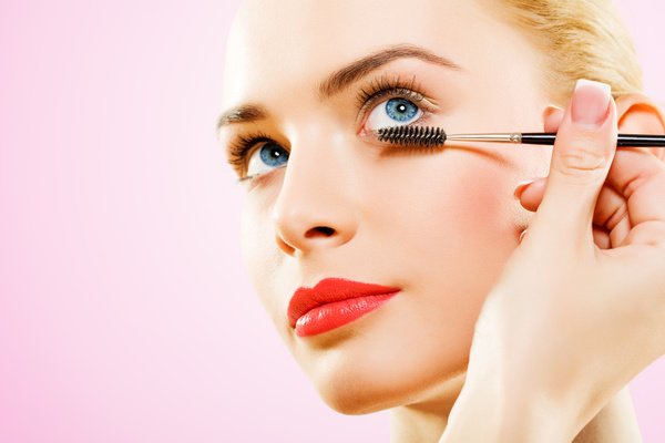 女人年纪越大嘴唇颜色越暗,女性年龄大唇色苍白