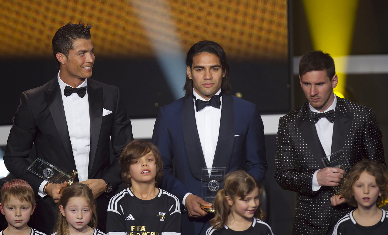 足坛最强五大前锋梅罗竟勉强入榜,足坛奇迹梅罗