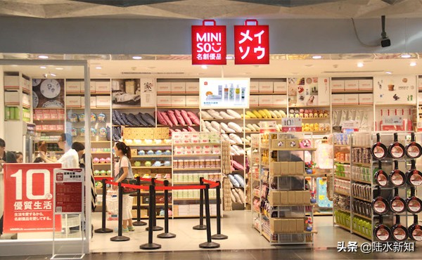 他靠卖鸭脖年收入超过30亿,他靠卖小吃摊成了亿万富翁