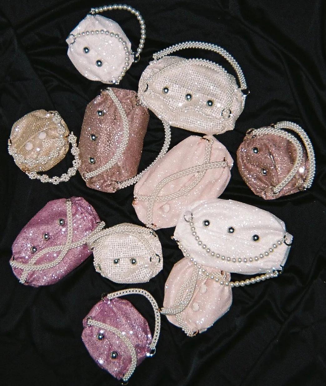 钟楚曦的包包里有什么,钟楚曦杨采钰宋妍霏