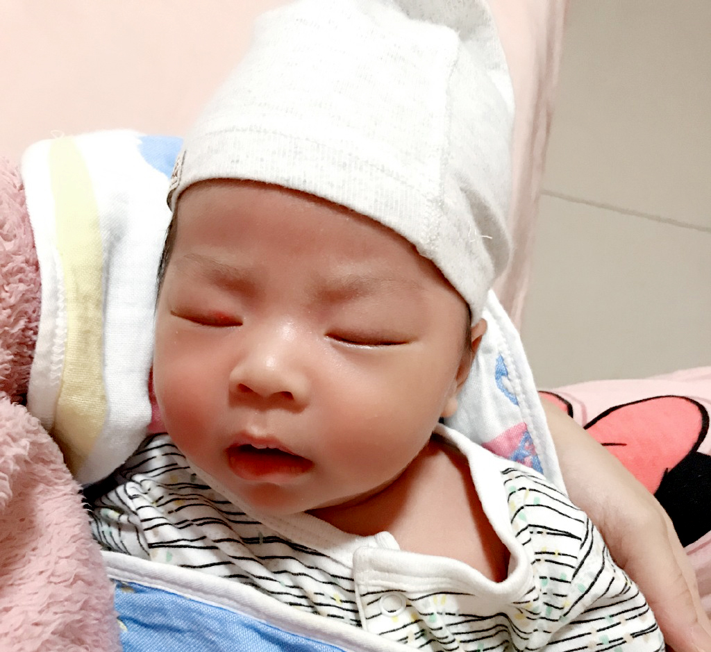 2月龄宝宝喂养护理全指南,2月宝宝打疫苗妈妈需要关注什么