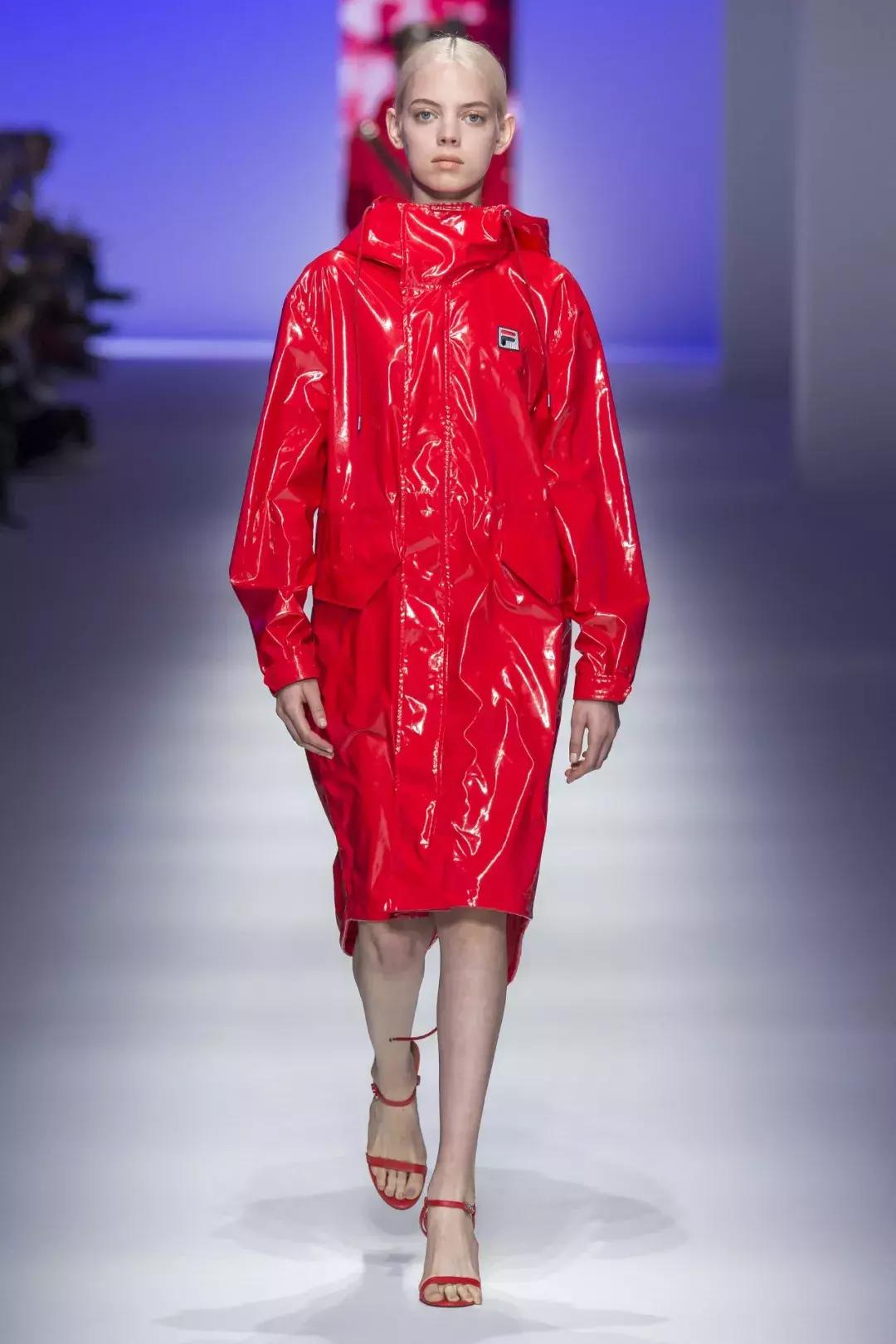 今年爆款皮毛一体女装,高档红色皮毛一体女装新款