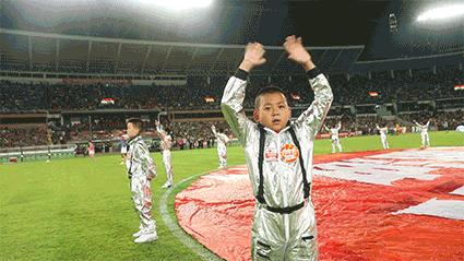 全*运民**动热潮下，这群绿茵场上的青少年，踢出了未来