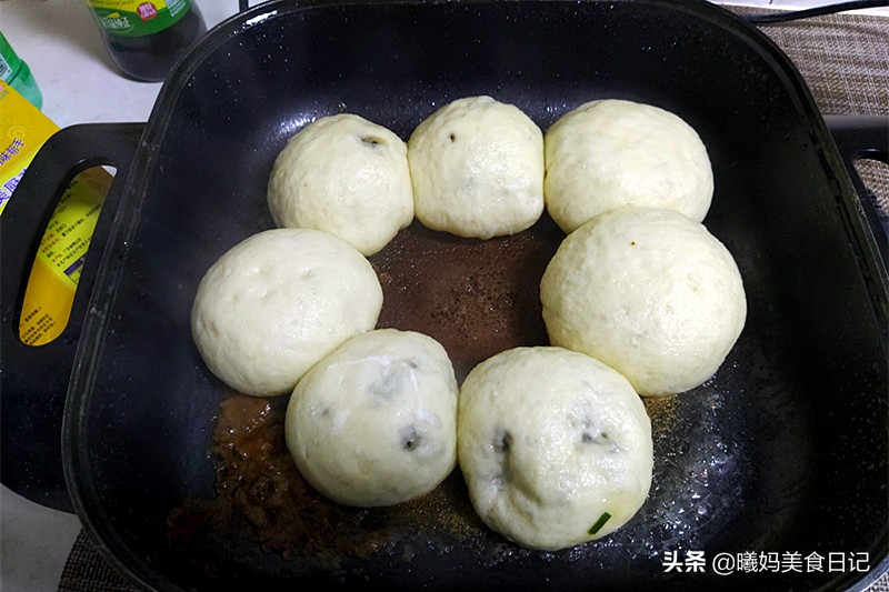水煎包暄软不塌陷有诀窍，学会这几步，金黄有冰花，比卖的还好吃