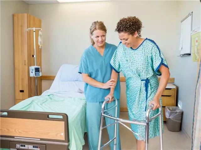 顺产妇女坐月子需要关注什么,产后三天怎么照顾宝宝