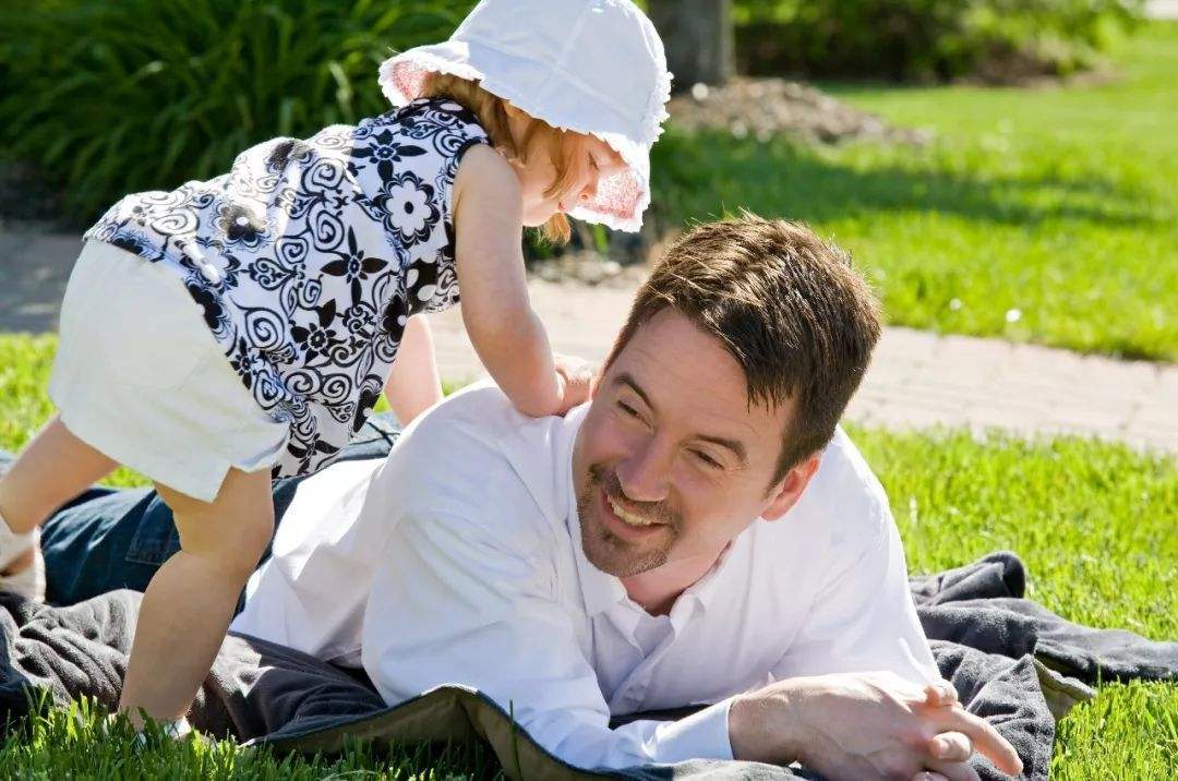 新生婴儿带出门需要关注哪些,新生儿不出门需要戴帽子吗