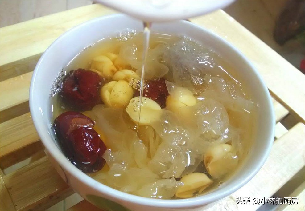 怎么煮银耳汤才粘稠又不用煮很久,怎样煮银耳汤才会出胶呢