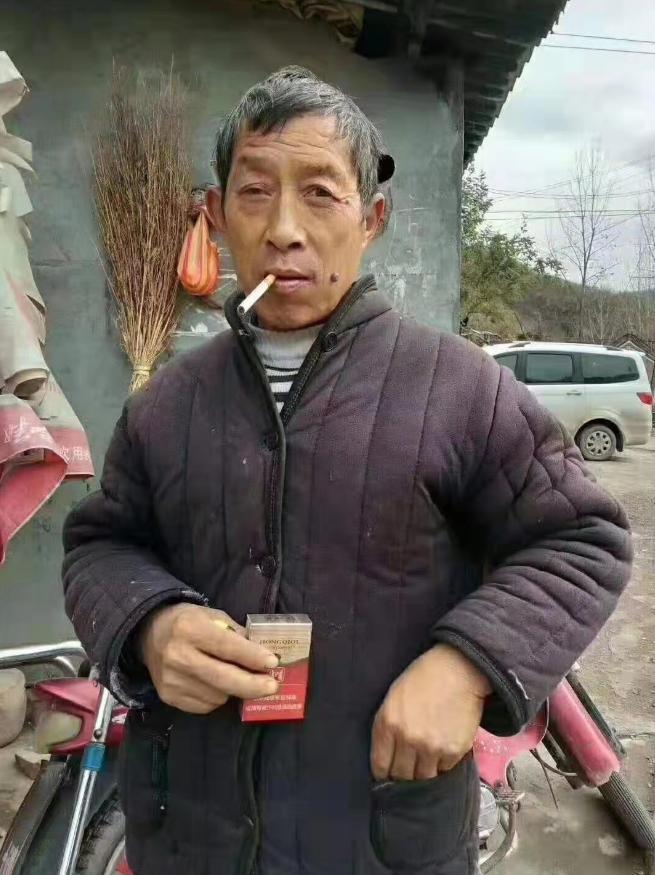 河南平顶山公益帮助贫困老人,平顶山市关爱贫困老人的好心人