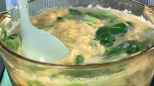 今天教你做一道有灵魂又简单的汤,怎么做个简单的猪油面汤