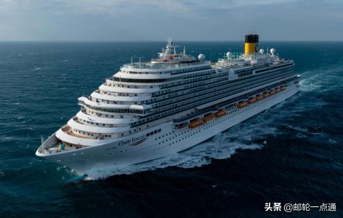 歌诗达威尼斯号邮轮夜景视频,亚洲最大邮轮歌诗达威尼斯号