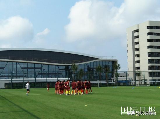海口观澜湖足球训练基地入场通道,海口观澜湖足球队