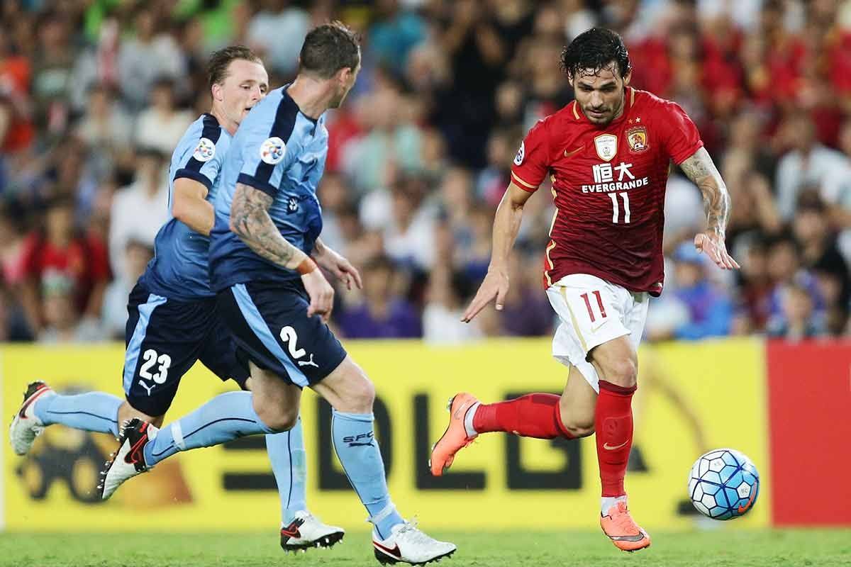 国足再迎世界级名帅,李铁国足归化最新消息