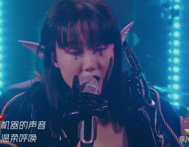 绝美舞台唱歌,周笔畅乘风破浪的姐姐总决赛