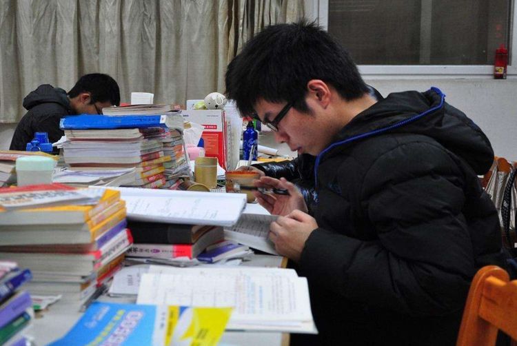 刚上高中怎么跟老师沟通,高中生学习不好该怎样和老师沟通