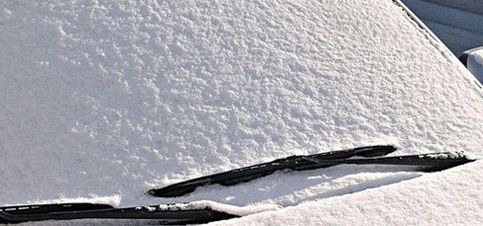 冬天车玻璃被冻怎么快速处理,雪天玻璃被冻住怎么处理