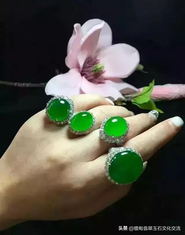 翡翠最简单的保养方法是用水泡吗,翡翠保养方法分享如何保养翡翠
