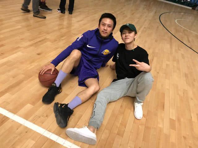 邓超鹿晗篮球场合照,邓超鹿晗约饭视频