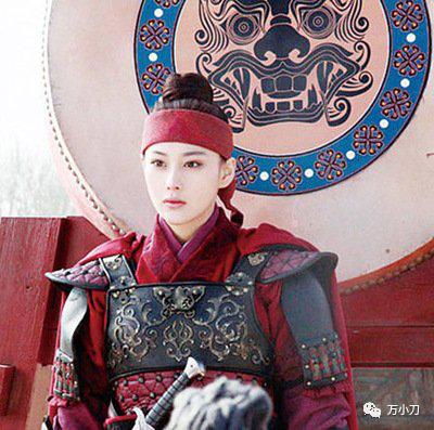 “宅男女神”与“心形石”