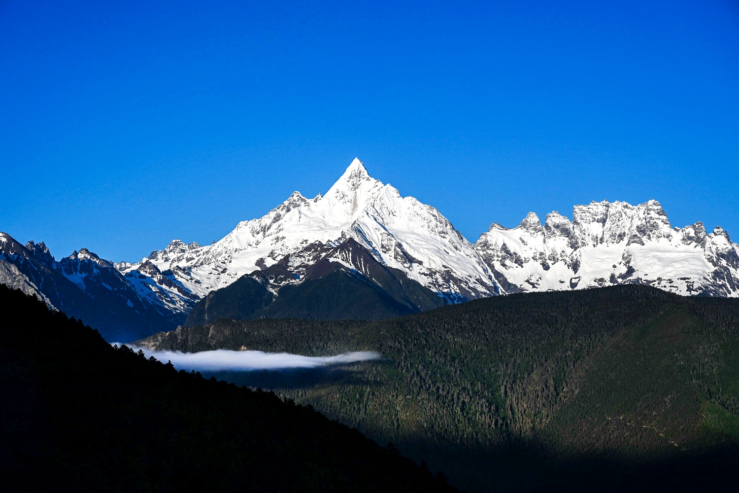 卡瓦格博神山奇观,卡瓦格博神秘宫殿