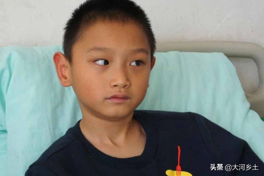 8岁男孩半夜熟睡啼哭,8岁男童不自觉的跟哭泣似的