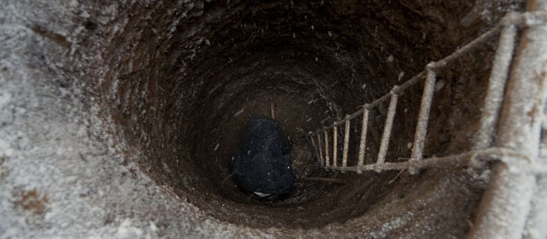 导演拒绝删减任何镜头！片长3小时，生生扯下了理想主义的遮羞布