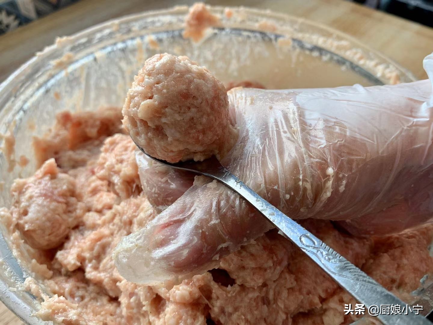 炸丸子怎么炸又酥又香又脆,炸丸子外酥里嫩的方法