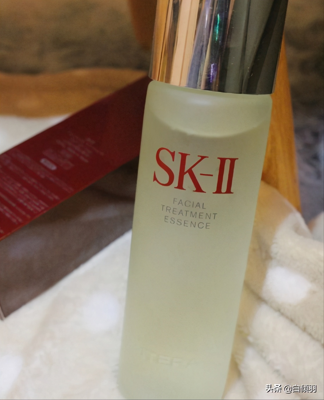 油皮脸上起皮怎么护肤,冬天怎么护肤脸才不会干