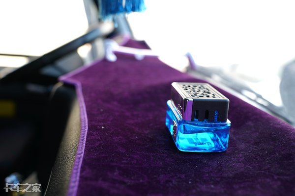 逆变器220伏300瓦变800瓦大货车专用,大功率液晶货车车载逆变器